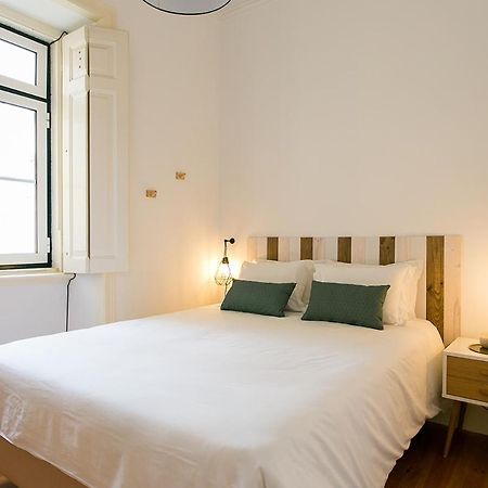 Lovelystay - Cozy 3Bdr Apartment In Estrela Lisbon Luaran gambar