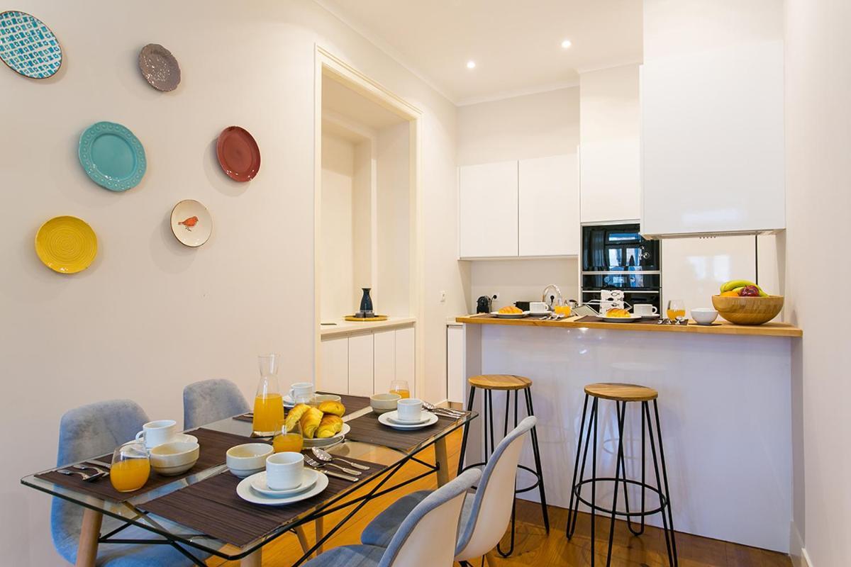 Lovelystay - Cozy 3Bdr Apartment In Estrela Lisbon Luaran gambar