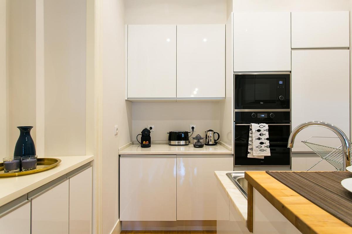 Lovelystay - Cozy 3Bdr Apartment In Estrela Lisbon Luaran gambar