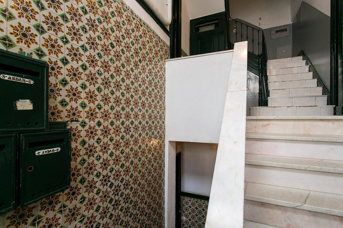 Lovelystay - Cozy 3Bdr Apartment In Estrela Lisbon Luaran gambar