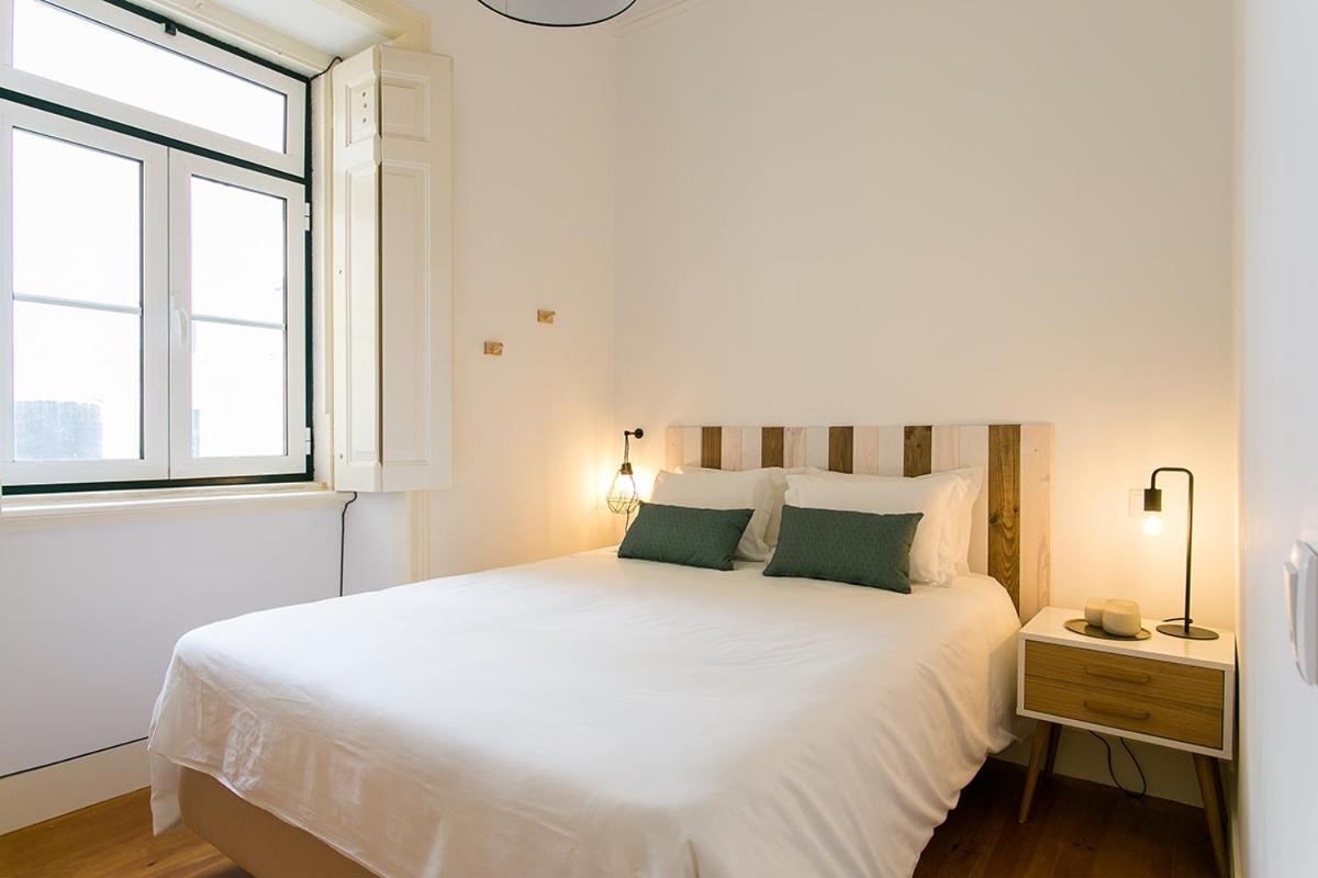 Lovelystay - Cozy 3Bdr Apartment In Estrela Lisbon Luaran gambar
