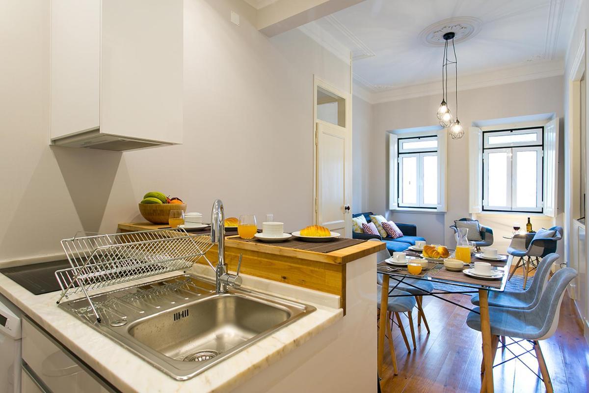 Lovelystay - Cozy 3Bdr Apartment In Estrela Lisbon Luaran gambar