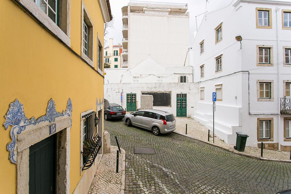Lovelystay - Cozy 3Bdr Apartment In Estrela Lisbon Luaran gambar