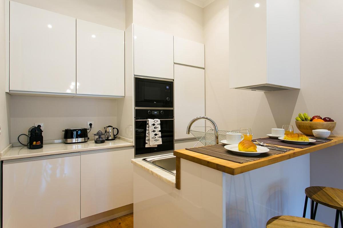 Lovelystay - Cozy 3Bdr Apartment In Estrela Lisbon Luaran gambar