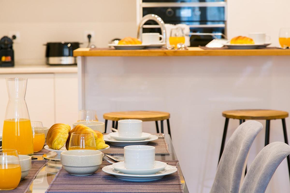 Lovelystay - Cozy 3Bdr Apartment In Estrela Lisbon Luaran gambar