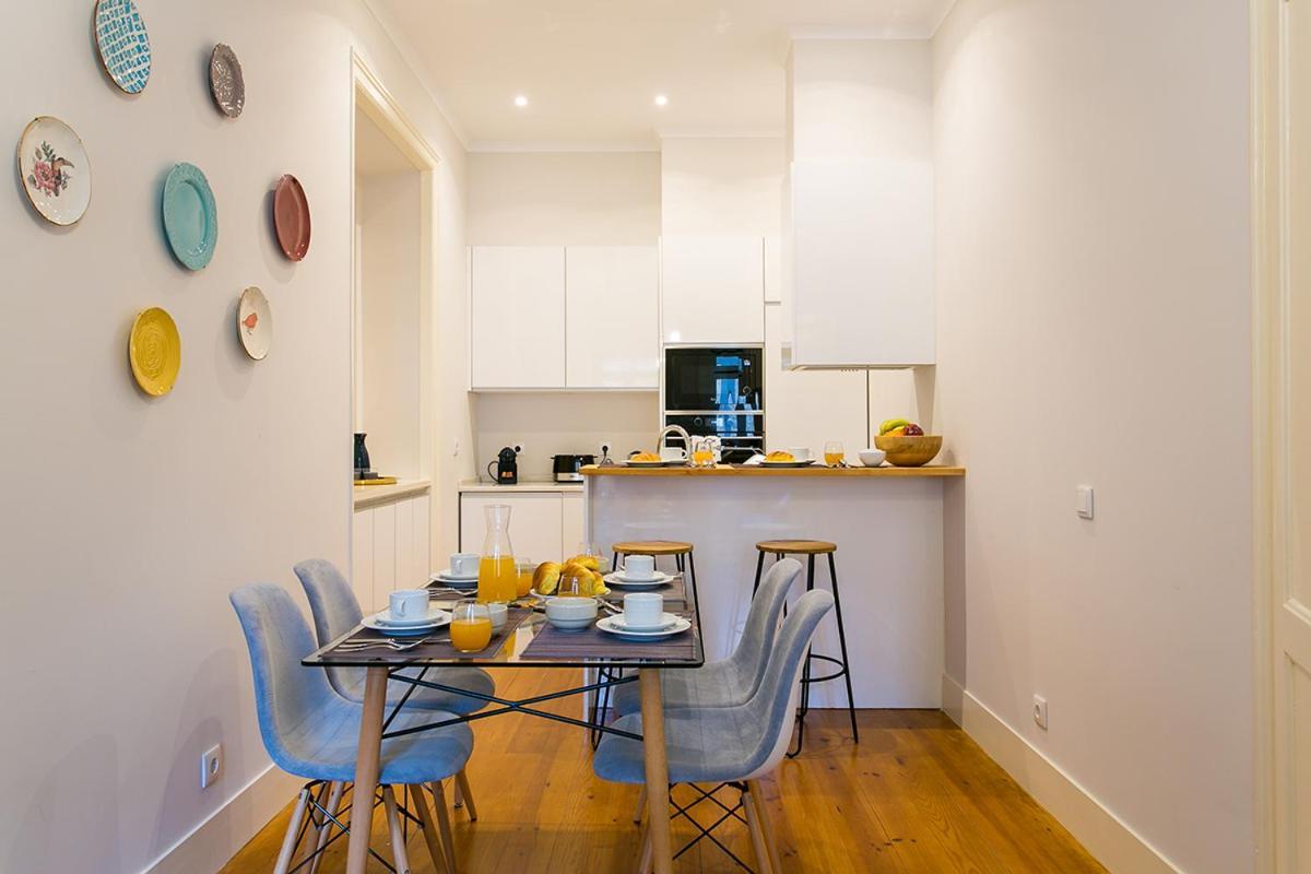 Lovelystay - Cozy 3Bdr Apartment In Estrela Lisbon Luaran gambar