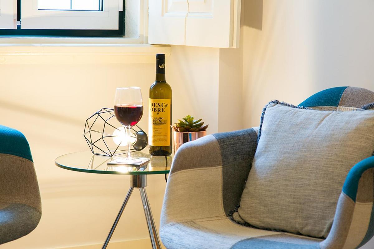 Lovelystay - Cozy 3Bdr Apartment In Estrela Lisbon Luaran gambar