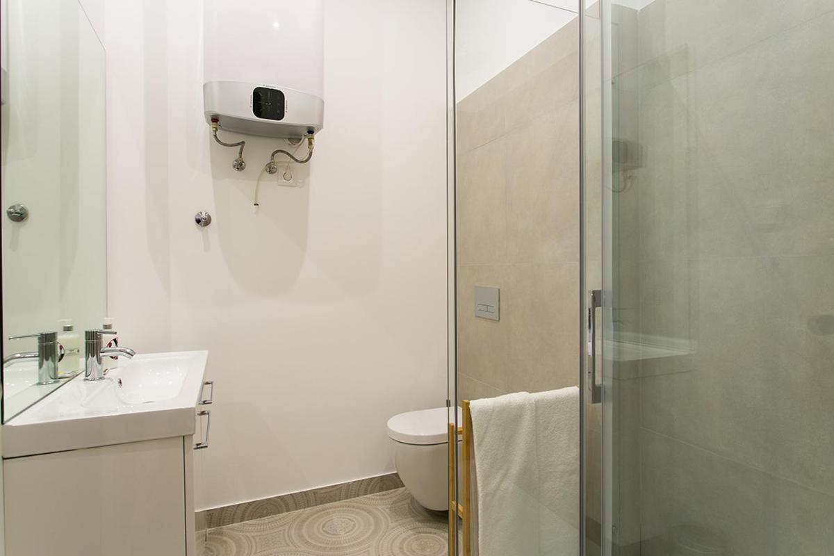 Lovelystay - Cozy 3Bdr Apartment In Estrela Lisbon Luaran gambar